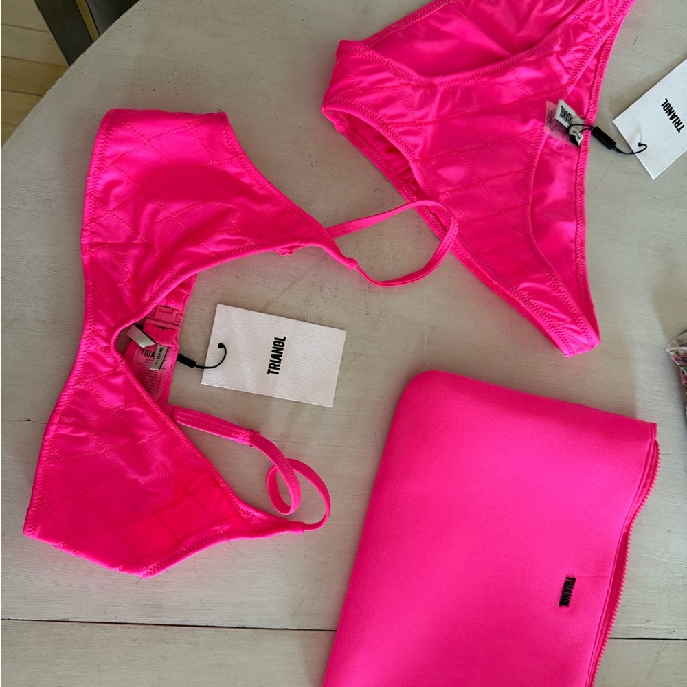 Triangl NWT pink bikini S++ top M bottoms